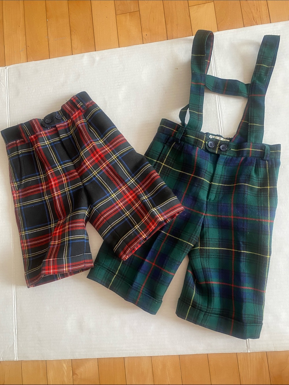 MADE IN FRANCE Cyrillus Plaid Shorts & Suspender Bottoms in Red & Green Size 4